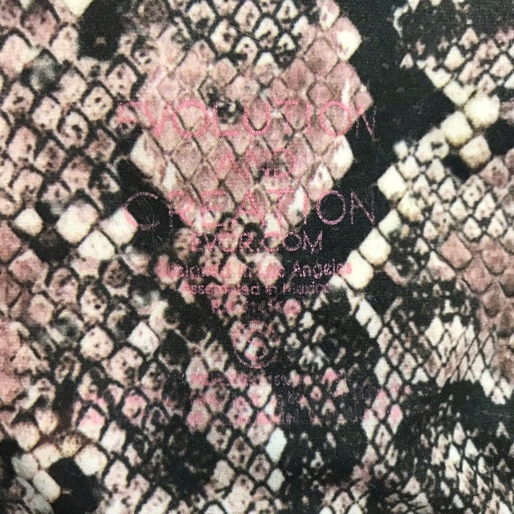 Evolution + Creation Extremely Realistic Python Capris Leggings/ Tights Sz Small - Picture 13 of 15